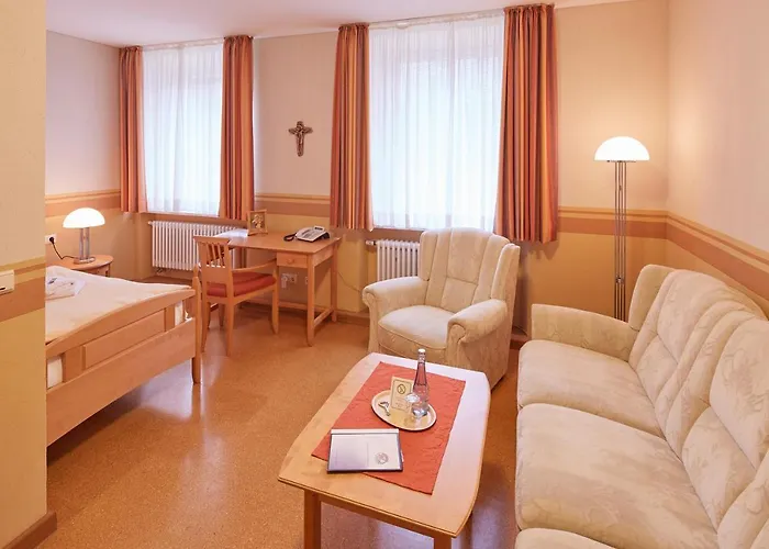 Priester- Und Gastehaus Marienau * 발렌다